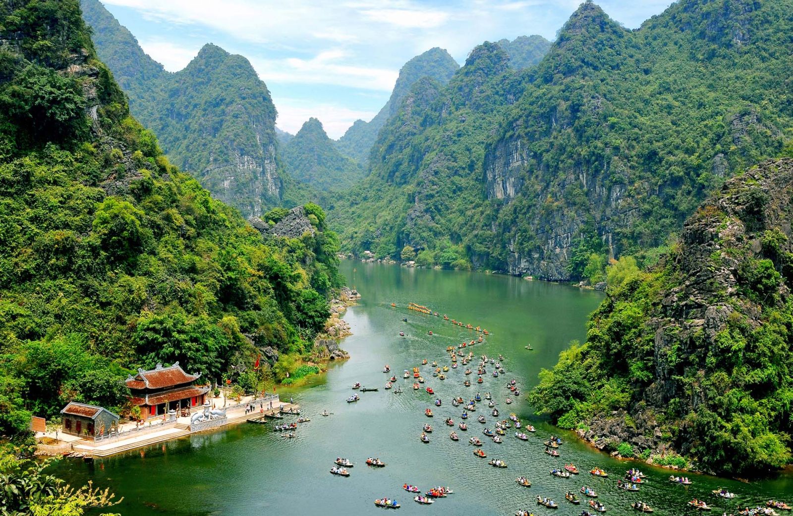 Ninh binh boat ride in Trang An
